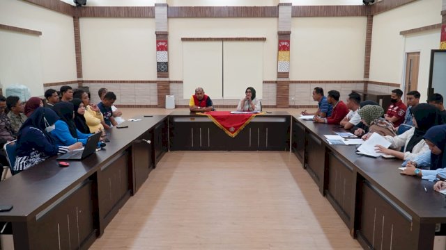 Kanwil Kemenkumham Sulawesi Selatan mengelar Rapat Inventarisasi Arsip yang akan Didigitalisasi dan Dimusnakahkan, di Aula Bhinneka Tunggal Ika Kanwil Kemenkumham Sulsel, Jumat (25/08/2023). (Dok. Humas Gowa)