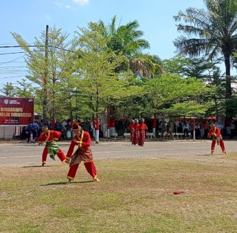 Pertunjukan Pencak Silat Gabungan Siswa SMP Meriahkan HUT Kemerdekaan RI di Gowa