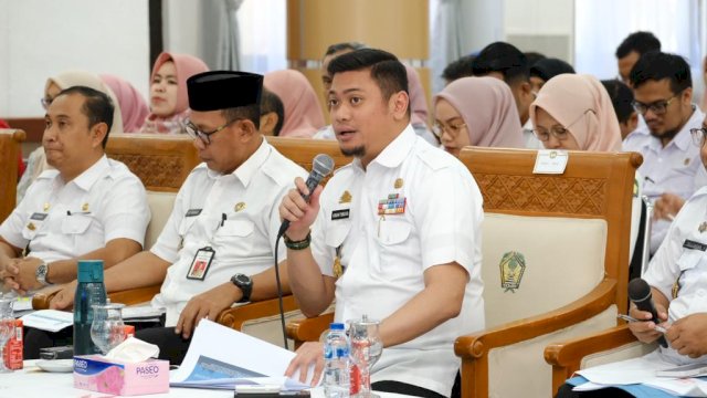 Bupati Gowa Adnan Purichta Ichsan saat melakukan pemaparan verifikasi lanjutan penilaian KKS dihadapan tim verifikator secara virtual, di Baruga Karaeng Galesong, Kantor Bupati Gowa, kemarin. (Dok. Humas Gowa)