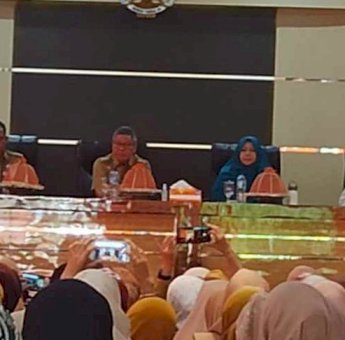 Diacara Bimtek, Wali Kota Taufan Pawe Harap Guru Berpribadian Sosial yang Teladan