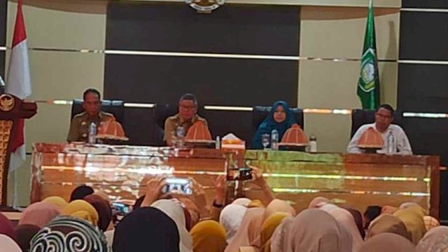 Diacara Bimtek, Wali Kota Taufan Pawe Harap Guru Berpribadian Sosial yang Teladan