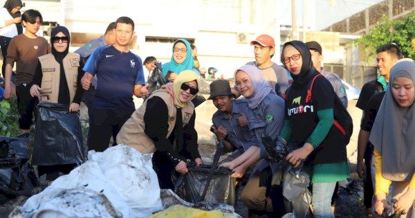 Erna Rasyid Taufan Gelar Aksi Bersih Pantai di Anjungan Cempae