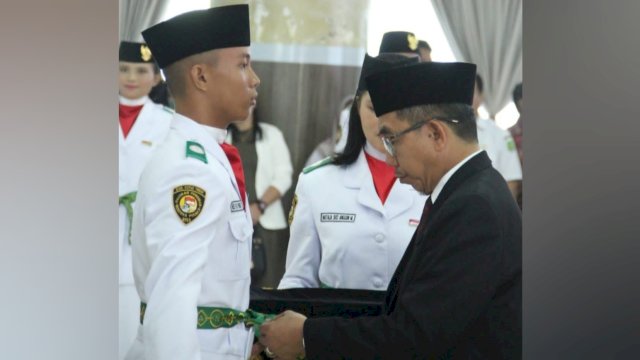 Bupati Kutai Timur Ardiansyah Sulaiman, saat mengukuhkan Anggota Paskibraka, Rabu (16/08/2023). (Istimewa)
