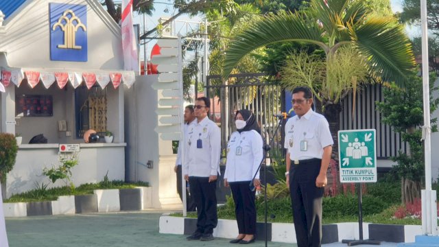 Kakanwil Kemenkumham Sulsel Liberti Sitinjak saat memberikan arahan di tengah-tengah Apel Pagi, di Halaman Kanwil Kemenkumham Sulsel, Selasa (02/08). (Dok. Humas Kanwil Kemenkumham Sulsel)