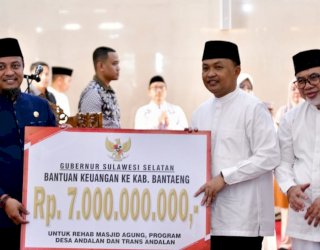 Gubernur Andi Sudirman Kembali Gelontorkan Rp 7 Miliar Bantuan Keuangan untuk Bantaeng
