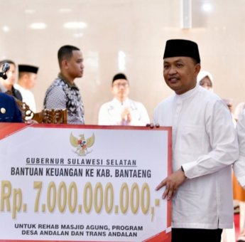 Gubernur Andi Sudirman Kembali Gelontorkan Rp 7 Miliar Bantuan Keuangan untuk Bantaeng