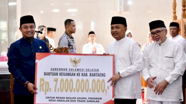 Gubernur Andi Sudirman Kembali Gelontorkan Rp 7 Miliar Bantuan Keuangan untuk Bantaeng