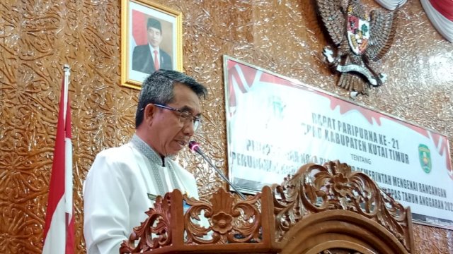 Bupati Kutai Timur Ardiansyah Sulaiman, memberikan sambutan saat menghadiri Rapat Paripurna DPRD ke-21, Kamis (03/08/2023). (Istimewa)