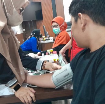Meriahkan HUT RI ke-78, RS Andi Makkasau Parepare Kolaborasi PMI Gelar Donor Darah dan Pemeriksa Kesehatan Gratis