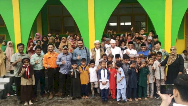 PT Vale menyerahkan RKB sebanyak 3 unit lengkap dengan mobiler sekolah MI Alkhairaat Desa Kolono, Kabupaten Morowali, kepada Pemerintah Desa Kolono dan pihak Sekolah, Jumat (11/8/2023). (Istimewa)