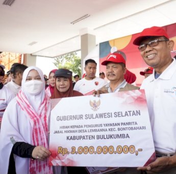 Di Bulukumba, Gubernur Andalan Serahkan Dana Hibah Rp3 Miliar untuk Ponpes Panrita Jabal Hikmah
