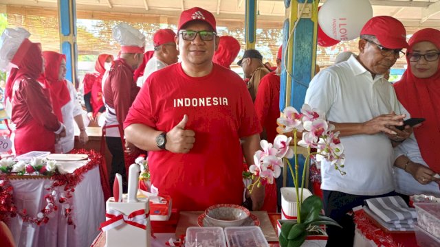 Kepala DPM-PTSP Kabupaten Gowa Indra Setiawan Abbas usai mengikuti Lomba Kupas Bawang antar Pimpinan SKPD Pemkab Gowa bersama pasangan di Kolam Mario Sungguminasa, Senin (14.08). (Dok. Chaerani/Republiknews.co.id) 
