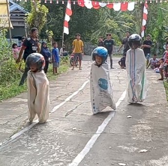 Lucunya Lomba Balap Karung Pake Helm, Peringati HUT RI ke-78 di Sinjai
