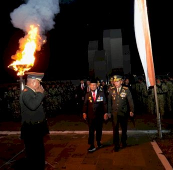 Gubernur Andi Sudirman Hadiri Apel Kehormatan dan Renungan Suci 78 Tahun Kemerdekaan Indonesia
