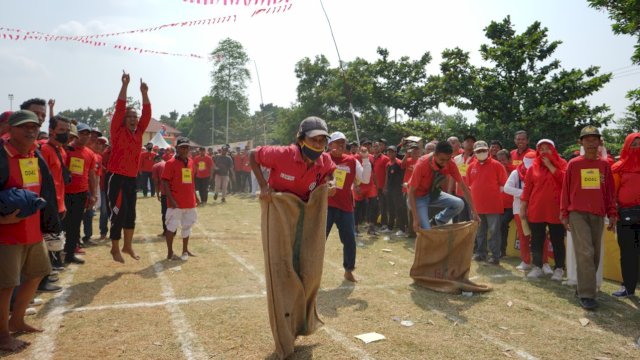 Lomba Lari Karung pada Peringatan HUT RI ke-78 yang diselenggarakan IM3, Sabtu (19/08/2023). (Istimewa)