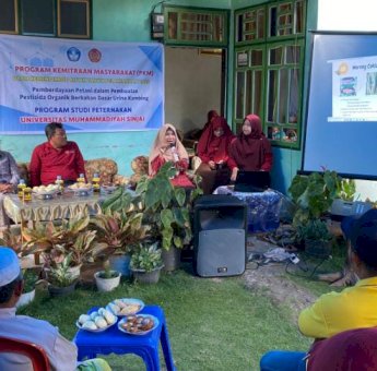 Dosen UMSi Ajarkan Petani di Sinjai Racik Pestisida Organik dari Urine Kambing