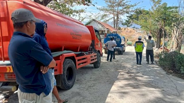 PAM Tirta Karajae Support Damkar Parepare atasi Musim Kemarau Panjang