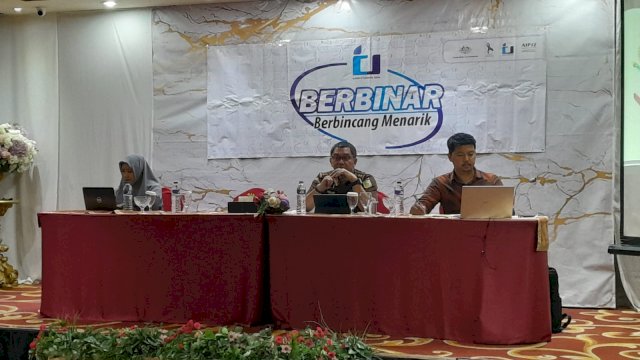 IICJ Makassar atas dukungan Australia Indonesia Partnership for Justice 2 (AIPJ2) melaksanakan K-Hub Berbincang Menarik (Berbinar) dengan menggelar Sosialisasi Pedoman Kejaksaaan RI No. 2 Tahun 2023 "Akomodasi Yang Layak dan Penanganan Perkara Yang Aksesibel dan Inklusif bagi penyandang Disabilitas dalam Proses Peradilan", di Hotel Remcy Makassar, kemarin. (Dok. Istimewa)