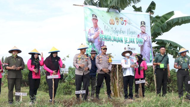 Polres Soppeng Tanam 1400 Pohon di Labempa Lompulle