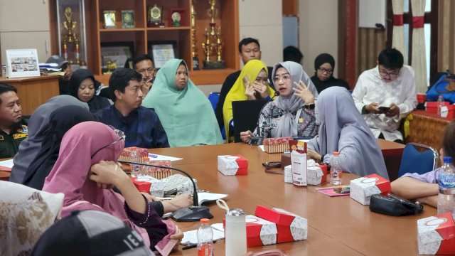 Kanwil Kemenkumham Sulsel saat melaksanakan Sosialisasi Kekayaan Intelektual kepada pelaku UMKM di Kabupaten Pinrang, kemarin. (Dok. Humas Kanwil Kemenkumham Sulsel)