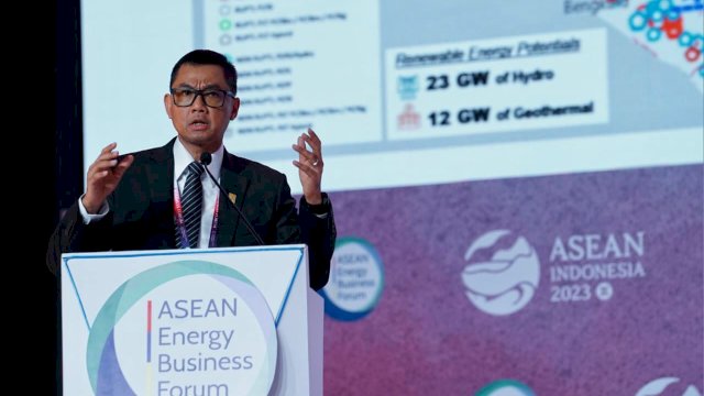 Direktur Utama PLN Darmawan Prasodjo saat memberikan arahan pada ASEAN Ministers on Energy Meeting (AMEM) Ke-41, di Bali, kemarin. (Dok. Humas PLN UIP Sulawesi)