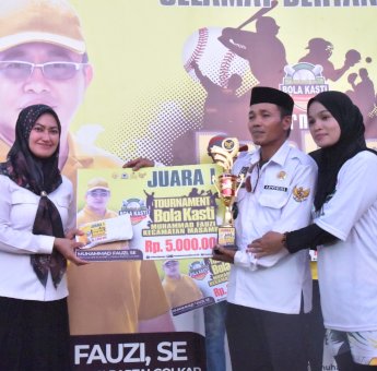 Sumillin Sabet Gelar Juara Turnamen Bola Kasti Mubammad Fauzi