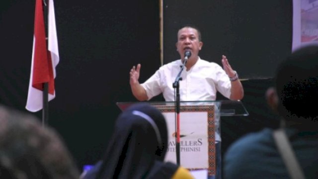 Anggota DPRD Makassar, Hasanuddin Leo saat menyosialisasikan Perda Penyelenggaraan Pendidikan di Hotel Travellers Phinisi Makassar, Sabtu (20/5/2023). (Foto: Istimewa)