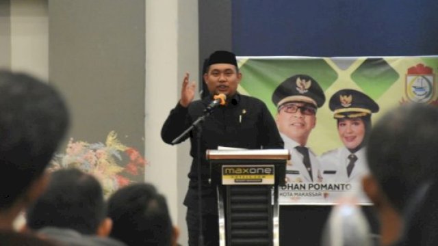 Anggota DPRD Makassar, Imam Musakkar saat menyosialisasikan Perda Pencegahan dan Penanggulangan Bahaya Kebakaran di Hotel MaxOne Makassar, Senin (22/5/2023). (Foto: Istimewa)