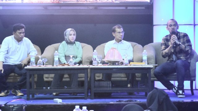 Anggota DPRD Makassar, Irmawati Sila saat menyosialisasikan Perda Pajak Daerah di Hotel Almadera, Jumat (26/5/2023). (Foto: Istimewa)