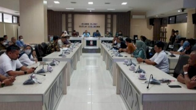 Suasana RDP Komisi C DPRD Makassar bersama PT Wahyu Pradana Bina Mulia dan pihak terkait, Jumat (9/6/2023). (Foto: Istimewa)