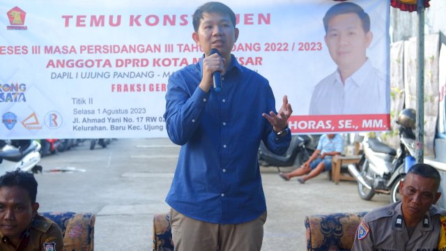 Ketua Fraksi Partai Gerindra DPRD Kota Makassar, Eric Horas menggelar kegiatan reses di Jalan Ahmad Yani, Kelurahan Baru, Kecamatan Ujung Pandang, Makassar, Selasa (1/8/2023). (Foto: Istimewa)