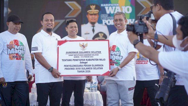 Suasana penyerahan SK dari Gubernur Sulsel, Andi Sudirman Sulaiman kepada Kabupaten Wajo sebagai tuan rumah Pekan Olahraga Provinsi (Porprov) ke-XVIII tahun 2026, Rabu (9/8/2023). (Foto: Istimewa)