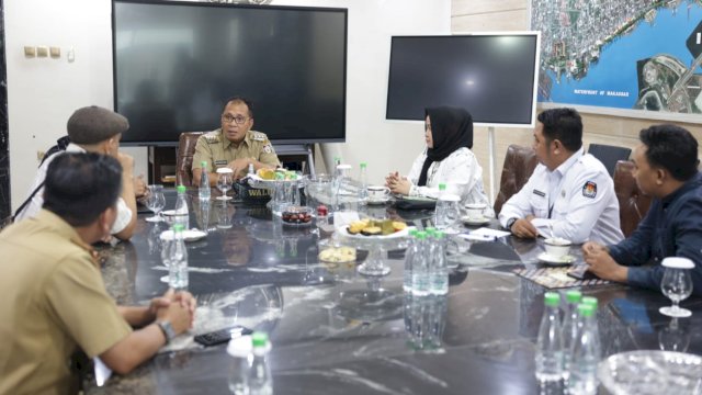 Wali Kota Makassar, Moh Ramdhan Pomanto menerima audiens KPU Kota Makassar terkait pelaksanaan Kirab Pemilu 2024, Senin (3/7/2023). (Foto: Istimewa)