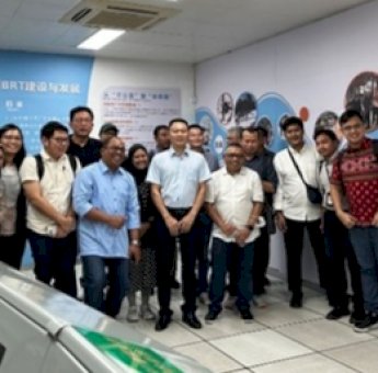 Ke Tiongkok, Staf Ahli Menhub Robby Kurniawan Belajar Manajemen Jaringan BRT