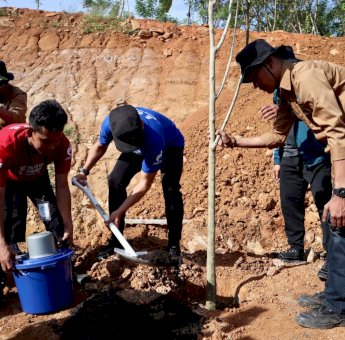 Wali Kota Danny Pomanto-Bima Arya dan Ratusan Delegasi YCC Apeksi Tanam Pohon Tabebuya