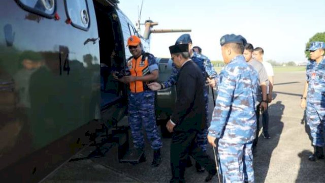 Wali Kota Makassar, Moh Ramdhan Pomanto bertolak dari Makassar ke Jeneponto dengan menggunakan helikopter untuk memperingati Hari Bakti TNI AU ke-76, Sabtu (29/7/2023). (Foto: Istimewa)