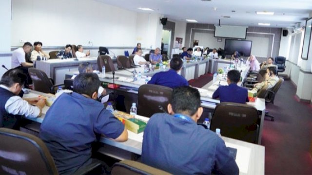 Suasana rapat dengar pendapat Komisi D DPRD Sulsel dengan pihak PT Angkasa Pura I belum lama ini. (Foto: Istimewa)