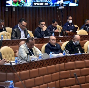 Robby Kurniawan Dampingi Menhub Raker Bersama Komisi V DPR RI