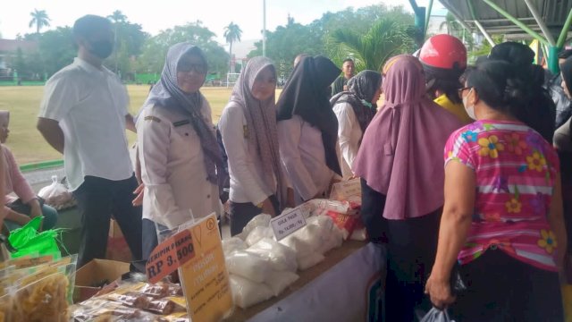 Pasar Murah Pemkot Parepare Diserbu Warga