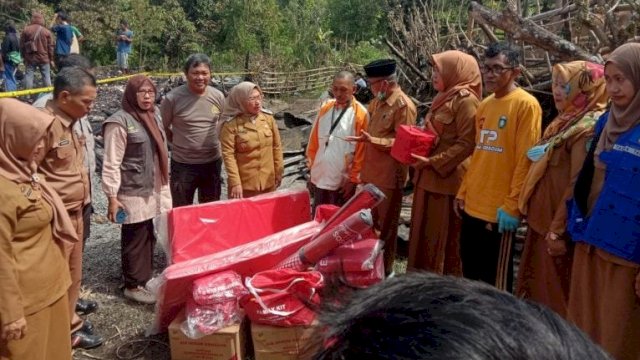 Ketgam: Penyaluran bantuan oleh Pemkot Parepare kepada korban kebakaran