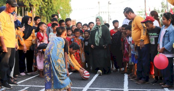 Porseni Kelurahan Ujung Bulu, Ketua PKK Parepare Erna Rasyid Taufan Bagi Hadiah