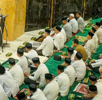 Taufan Pawe Gelar Zikir di Masjid Terapung Bj Habibie Sambut Tahun Baru Islam 1445 Hijriah