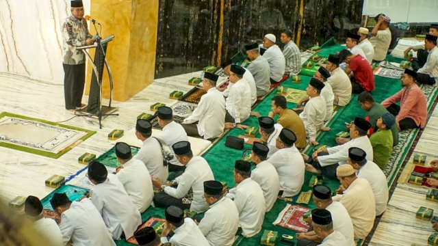 Taufan Pawe Gelar Zikir di Masjid Terapung Bj Habibie Sambut Tahun Baru Islam 1445 Hijriah