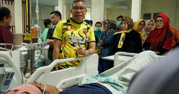 Taufan Pawe Jenguk Suporter PSM Pasca Insiden, Pastikan Pelayanan RS Andi Makkasau Maksimal