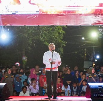 Taufan Pawe Lepas Peserta Gerak Jalan Umum Tingkat Kota Parepare