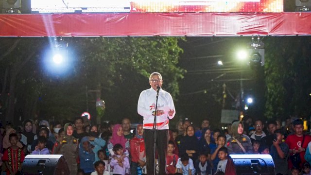 Taufan Pawe Lepas Peserta Gerak Jalan Umum Tingkat Kota Parepare