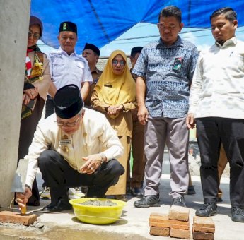 Taufan Pawe Letakkan Batu Pertama di Masjid An-Nashr UPTD SMPN 2 Parepare