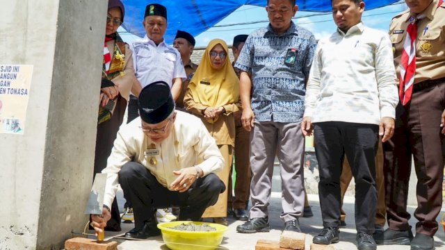 Taufan Pawe Letakkan Batu Pertama di Masjid An-Nashr UPTD SMPN 2 Parepare