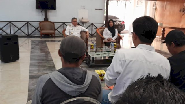 Ketgam: Wali Kota Taufan Pawe bersama Kepala BKPSDM Parepare saat berikan keterangan pers