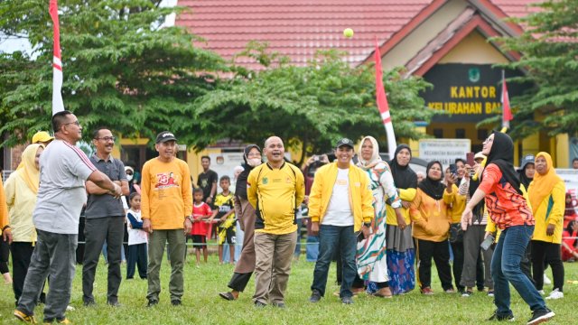 Pembukaan turnamen Bola Kasti Muhammad Fauzi Se-Kecamatan Masamba.